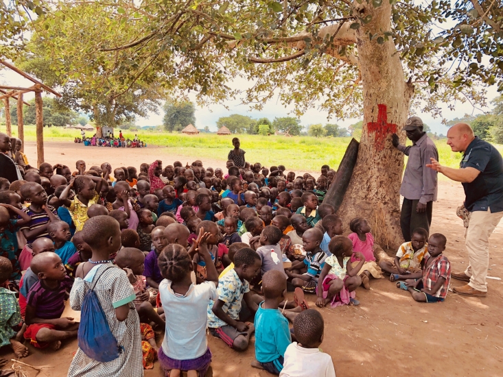 Волонтеры в африку. Миссионеры в Африке. Христианские миссионеры в Африке. Африка в детском саду. Школа в Африке.